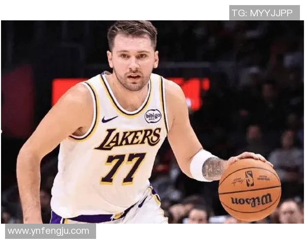 东契奇22+11表现低迷，沮丧坐替补席湖人遭遇连败